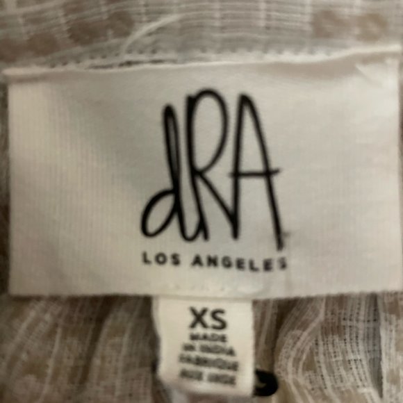 dRa Los Angeles Arrow Print Blouse in Beige Tie Neckline XS NEW - Picture 9 of 9